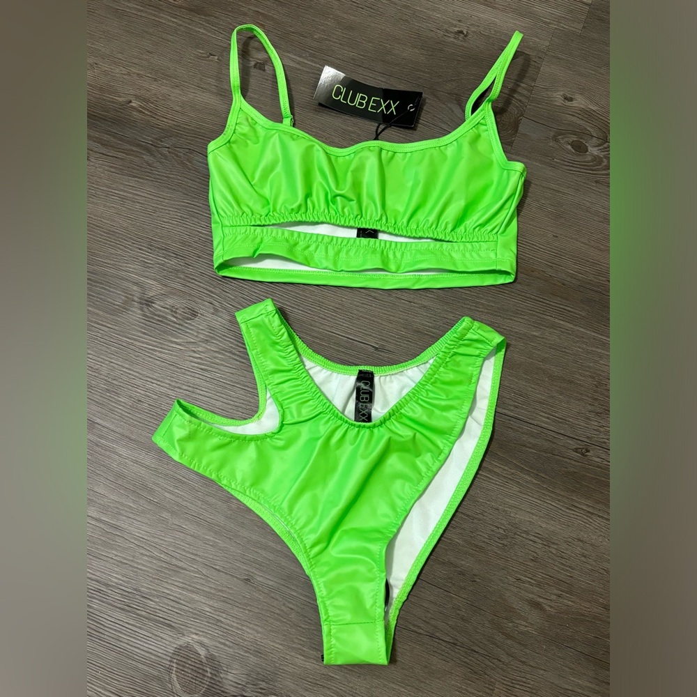 NWT Dolls Kill / Club Exx Neon Green Solar Spice Booty Shorts Set